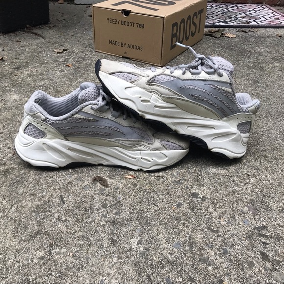 Yeezy 700 V2 Static Men’s Size 9 - Picture 5 of 15